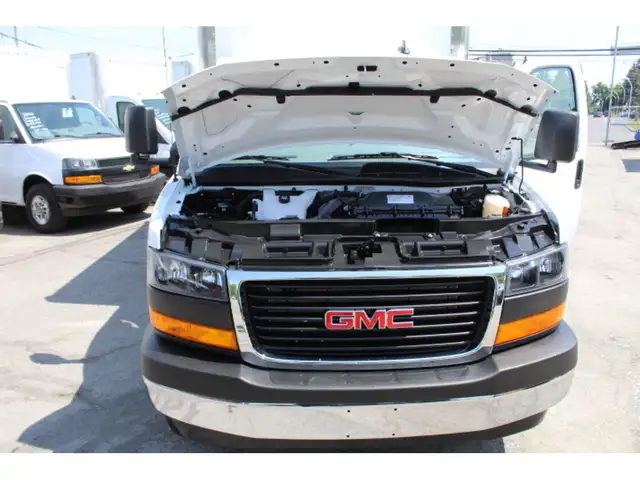 2025 GMC Savana CUBE 12 PIEDS ROUE SIMPLE 6.6 LITRES 117 KM in Cars & Trucks in Laval / North Shore - Image 17