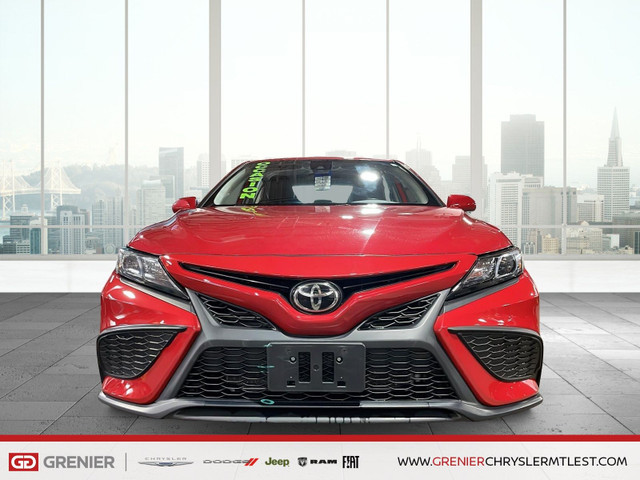 2021 Toyota Camry in Cars & Trucks in City of Montréal - Image 2