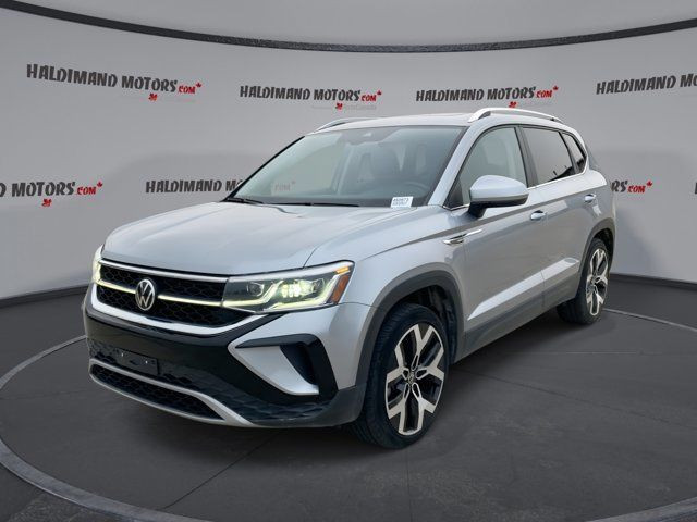 2022 Volkswagen Taos Highline in Cars & Trucks in Hamilton