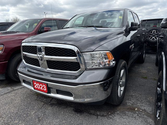 2023 Ram 1500 Classic SLT**CREW**HEMI**4X4**5.0 in Cars & Trucks in Mississauga / Peel Region - Image 2