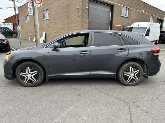 2010 TOYOTA Venza 4X2 in Cars & Trucks in City of Montréal - Image 3