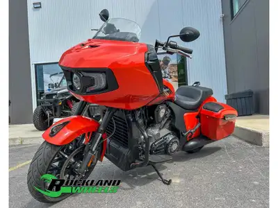 2024 Indian Motorcycle CHALLENGER DARK HORSE Découvrez le bagger de performance ultime avec l'Indian...