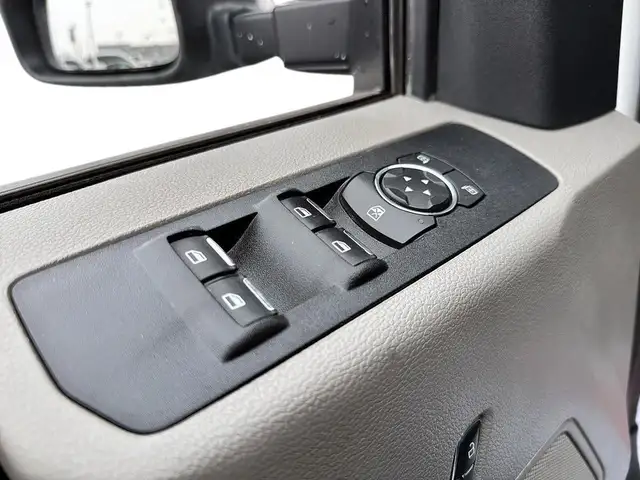 2022 Ford F-350 XL 4x4 SuperCab 6,7L superstroke Diesel 6 Passag in Cars & Trucks in Laval / North Shore - Image 17