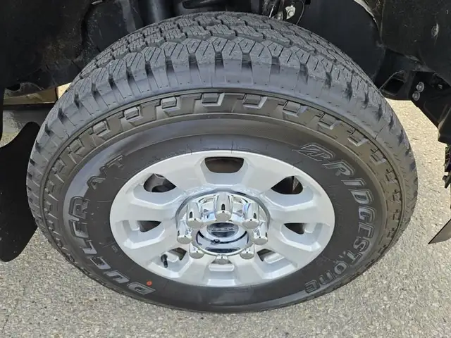 2023 Ford Super Duty F-350 SRW XLT 4WD Crew Cab 8' Box, 6.7L V8  in Cars & Trucks in St. Albert - Image 11
