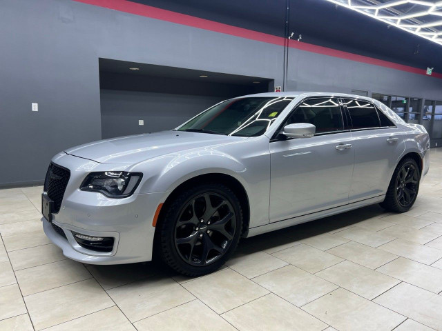 2022 Chrysler 300 in Cars & Trucks in Edmonton - Image 2
