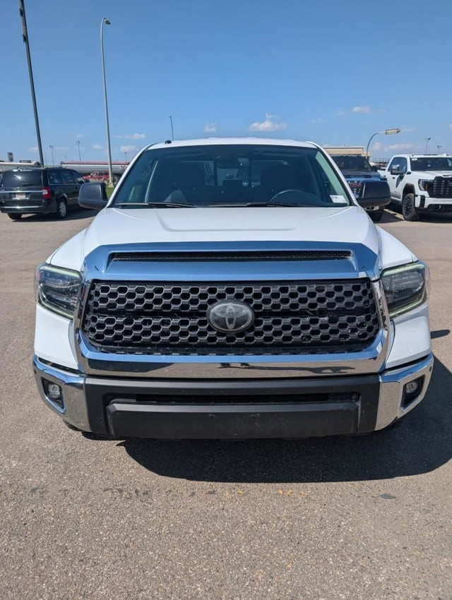 2018 Toyota Tundra SR5 Plus 5.7L V8 5.7L 8CYL | HEATED FRONT... in Cars & Trucks in Lethbridge - Image 4