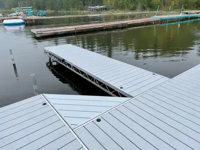 Features: (1) 4'x8' Ramp (7) 4'x8' Grey Aluminum Dock Frames Various Adjustable Dock Screw Legs (16)...