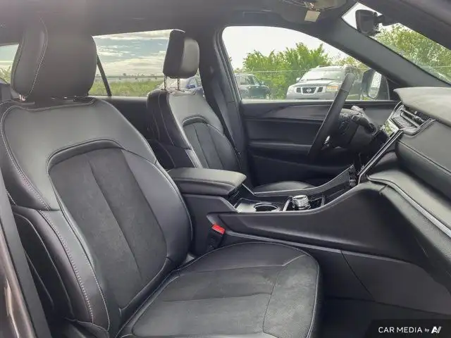 2025 Jeep Grand Cherokee L Altitude 4x4 Sunroof Nav Capable in Cars & Trucks in St. Albert - Image 26