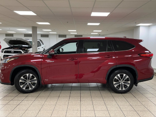 2021 Toyota Highlander HYBRID XLE in Cars & Trucks in Calgary - Image 3
