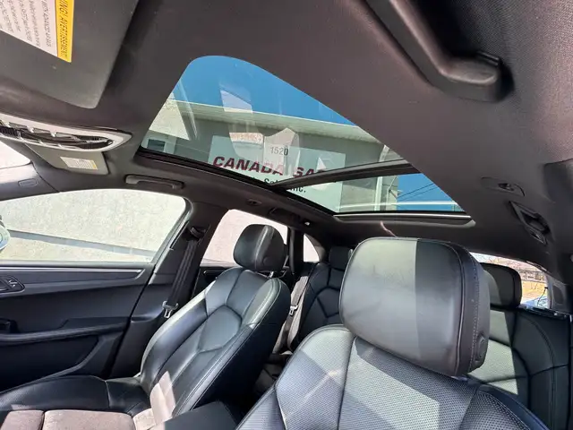 2018 Porsche Macan AWD dans Autos et camions dans Ottawa - Image 25