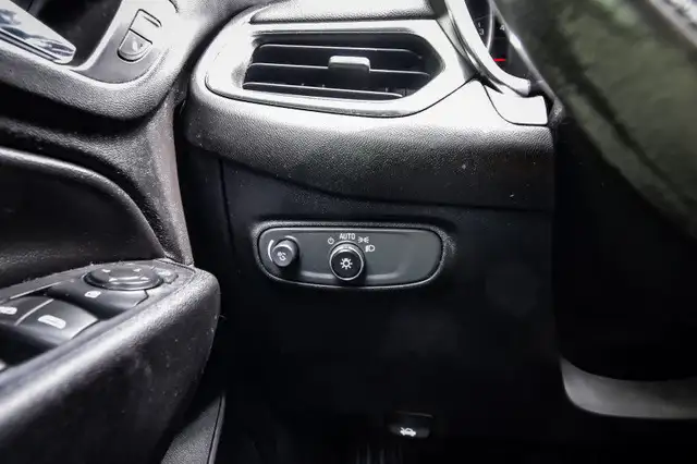 2019 Chevrolet Equinox LT - Aluminum Wheels - Apple CarPlay in Cars & Trucks in Cornwall - Image 12