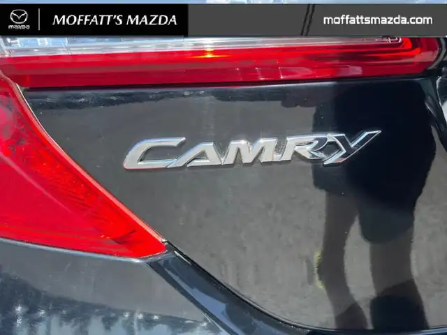 2014 Toyota Camry SE dans Autos et camions dans Barrie - Image 12