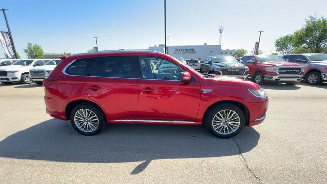 2022 Mitsubishi Outlander PHEV | Heated Seats | Apple CarPlay in Cars & Trucks in Edmonton - Image 4