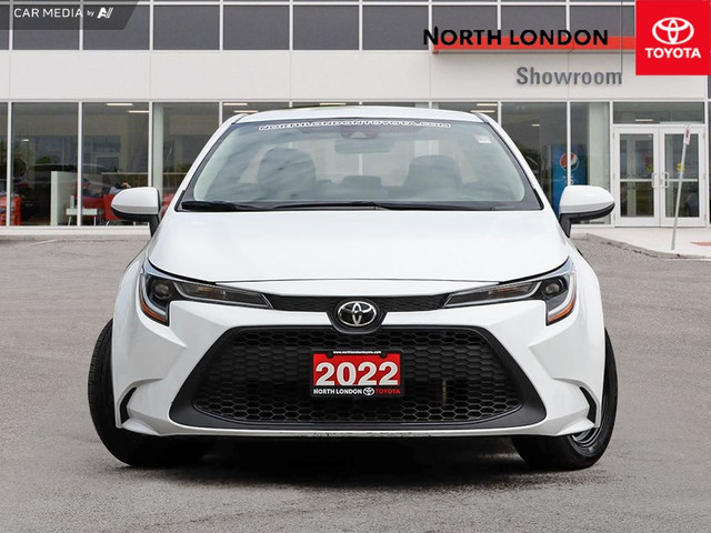 2022 Toyota Corolla LE CLEAN CARFAX - ONE OWNER - APPLE CARP... in Cars & Trucks in London - Image 2