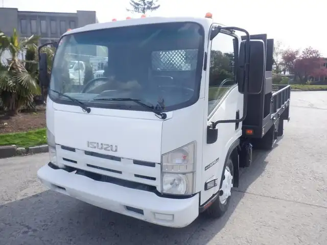 2015 isuzu NPR 12 Foot Flat Deck 3 Seater Diesel in Heavy Trucks in Richmond - Image 3