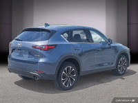 Le Mazda CX-5 GT 2023 se distingue par son design raffiné et sa qualité d'assemblage haut de gamme.... (image 6)