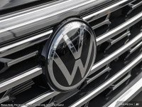 AMVIC-licensed business 2025 Volkswagen Atlas Highline 4Motion - Black on Black! Redefining Family T... (image 8)