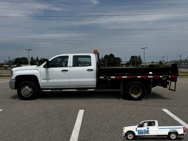 2018 GMC Sierra 3500HD Dually Crew Cab Flat Bed 4WD in Cars & Trucks in City of Toronto - Image 4