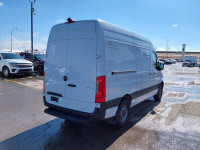 3.0L V6 Diesel, Cargo Partition, Twin Front Passenger Seats, Leatherettle Upholstery, Floor Covering... (image 6)