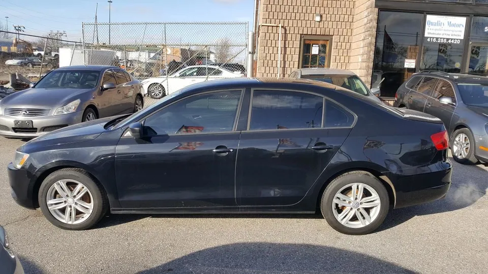 2012 Volkswagen Jetta 4dr 2.0L Man Trendline