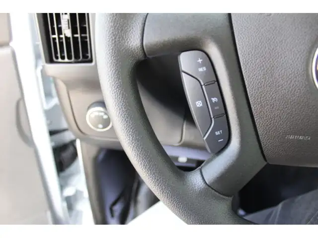 2025 GMC Savana CUBE 12 PIEDS ROUE SIMPLE 6.6 LITRES 117 KM in Cars & Trucks in Laval / North Shore - Image 16