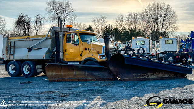 2009 STERLING LT9500 DENEIGEUSE CAMION A NEIGE in Heavy Trucks in Longueuil / South Shore