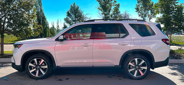 2025 Honda Pilot Touring **POWER HANDS-FREE LIFTGATE**MEMORY... in Cars & Trucks in Grande Prairie - Image 3