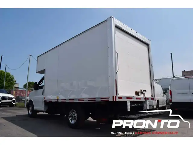 2017 GMC Savana 3500 ** 12 foot Cube Deck ** V8 4.8L **62937538847235124