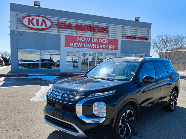 2022 Mitsubishi Outlander LE LOW KMS!! in Cars & Trucks in Prince Albert