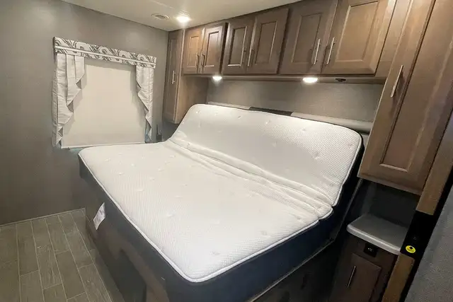 2022 Thor Miramar 35.2 – Pre-Owned Class A Motorhome.  in RVs & Motorhomes in Red Deer - Image 38