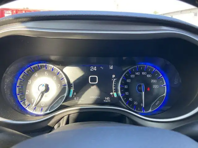 2023 Chrysler Pacifica Touring L in Cars & Trucks in Hamilton - Image 24