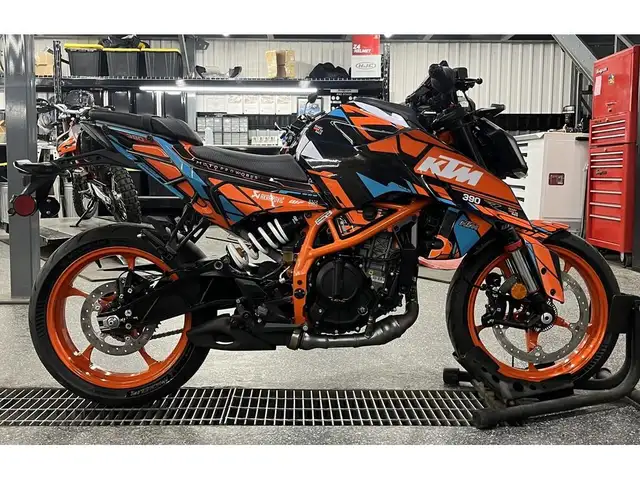 2024 KTM 390 DUKE in Sport Touring in Granby - Image 2