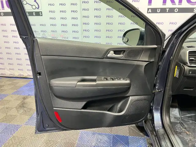 2020 Kia Sportage in Cars & Trucks in Ottawa - Image 10