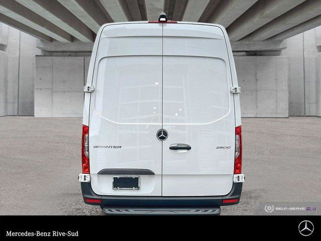 2024 Mercedes-Benz Sprinter 2500 170 Wheelbase High Roof RWD in Cars & Trucks in Longueuil / South Shore - Image 4