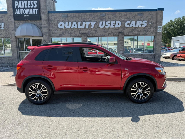 2016 Mitsubishi RVR SE Limited Edition in Cars & Trucks in Sarnia - Image 2