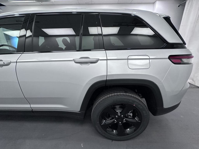 2025 Jeep Grand Cherokee Laredo - Sunroof in Cars & Trucks in Lethbridge - Image 3