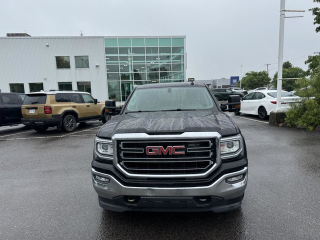 GMC Sierra 1500 SLE CREWCAB 2018 4X4 - BAS MILLAGE - in Cars & Trucks in Québec City - Image 4