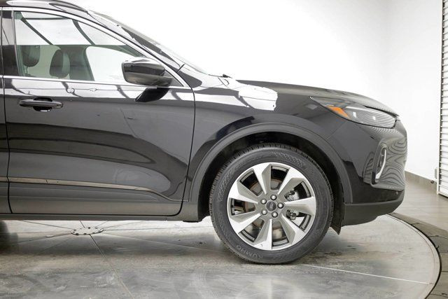 2023 Ford Escape Platinum in Cars & Trucks in Calgary - Image 3