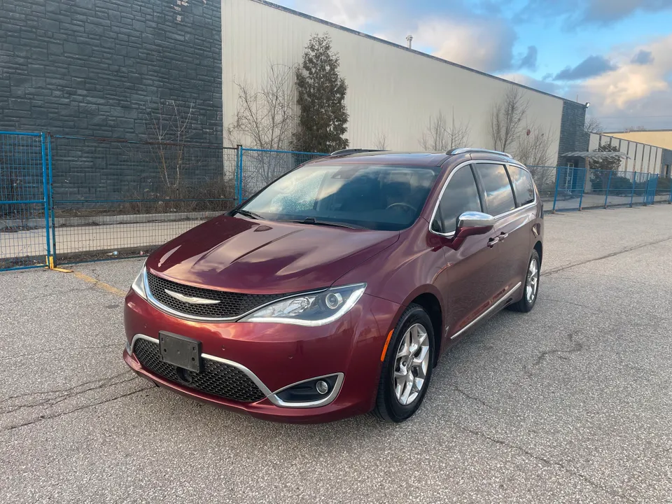 2017 CHRYSLER PACIFICA LIMITED !!! ONE OWNER !!! NO ACCIDENTS !!
