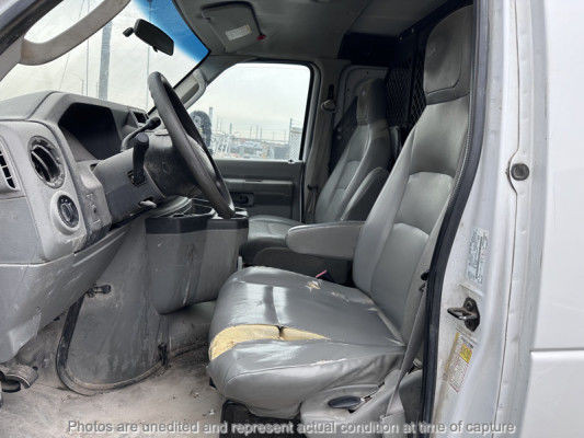 2013 Ford Econoline Cargo Van E-250 Extended in Cars & Trucks in Mississauga / Peel Region - Image 4