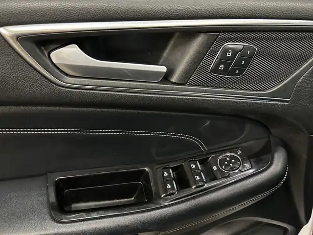 2017 Ford Edge Titanium AWD / Panoramic Sunroof in Cars & Trucks in Calgary - Image 19