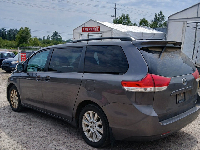 2011 Toyota Sienna LE 7 Passenger in Cars & Trucks in North Bay - Image 4
