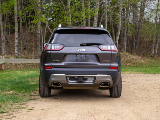 2019 Jeep Cherokee in Cars & Trucks in Edmonton - Image 4