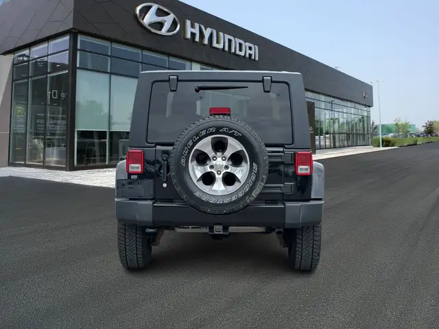 2017 Jeep Wrangler Unlimited Sahara in Cars & Trucks in Oshawa / Durham Region - Image 7