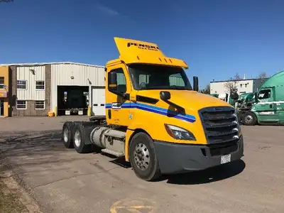 2019 FREIGHTLINER T12664ST;Heavy Duty Trucks - CONVENTIONAL W/O SLEEPER Penske Location 525 MACNAUGH...