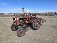 1961 Farmall 2WD Antique Tractor 140