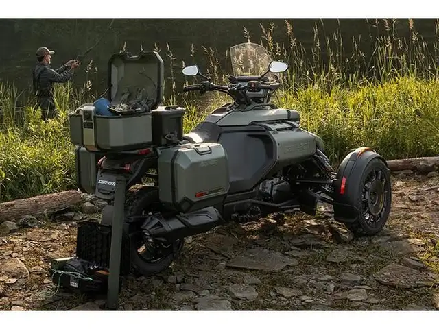 2025 Can-Am Canyon REDROCK in Street, Cruisers & Choppers in Oakville / Halton Region - Image 3
