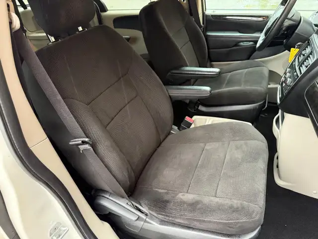 2012 Dodge Grand Caravan SXT | ONE OWNER | STOW N GO | MULTI-FUN in Cars & Trucks in Oshawa / Durham Region - Image 19