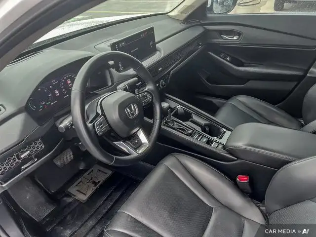 2024 Honda Accord Hybrid Touring | Leather Interior | dans Autos et camions dans Guelph - Image 12
