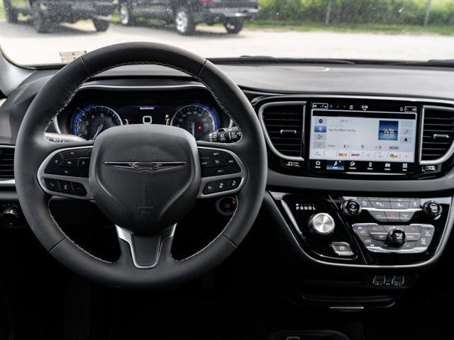 2025 Chrysler Grand Caravan SXT in Cars & Trucks in Barrie - Image 2
